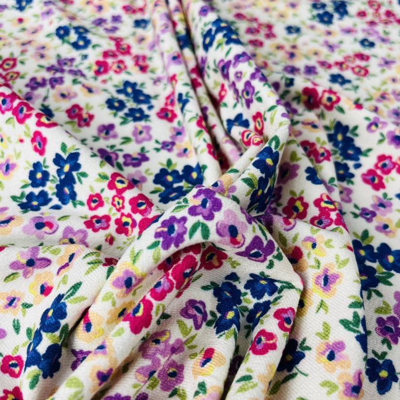 Viscose crepe jersey scattered flowers
