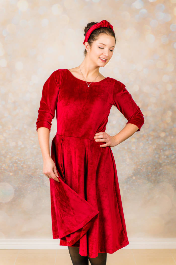 Rotes Samt Kleid naehen 001