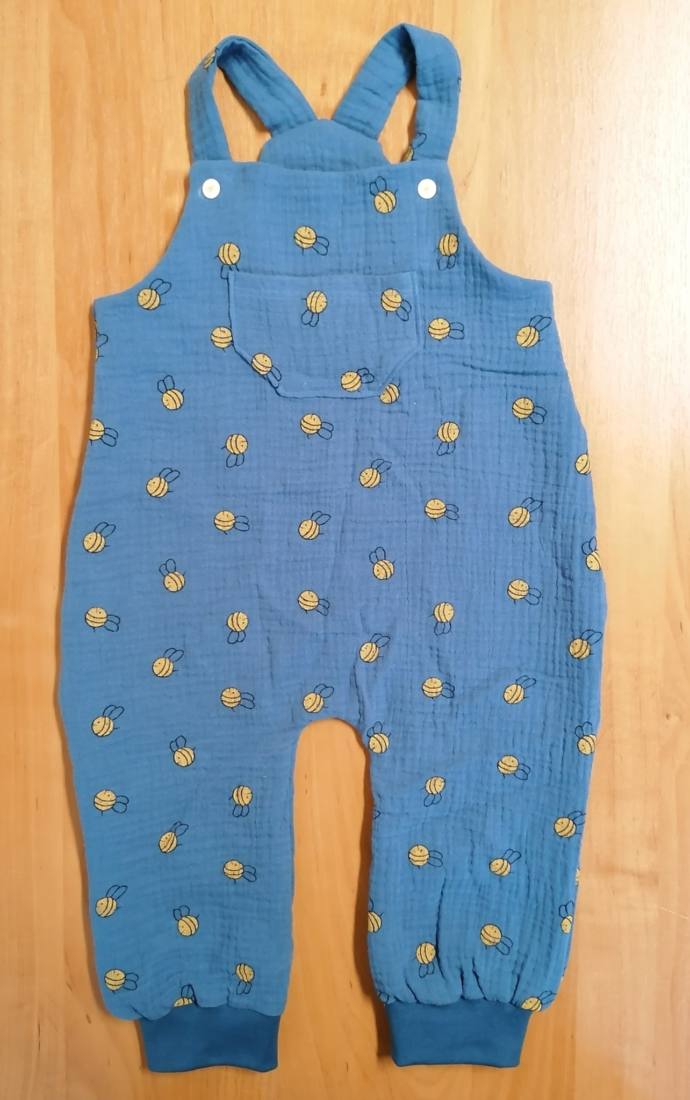 latzhose-baby-naehen-16