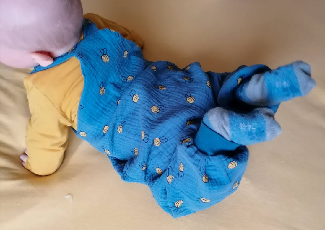 latzhose-baby-naehen-24