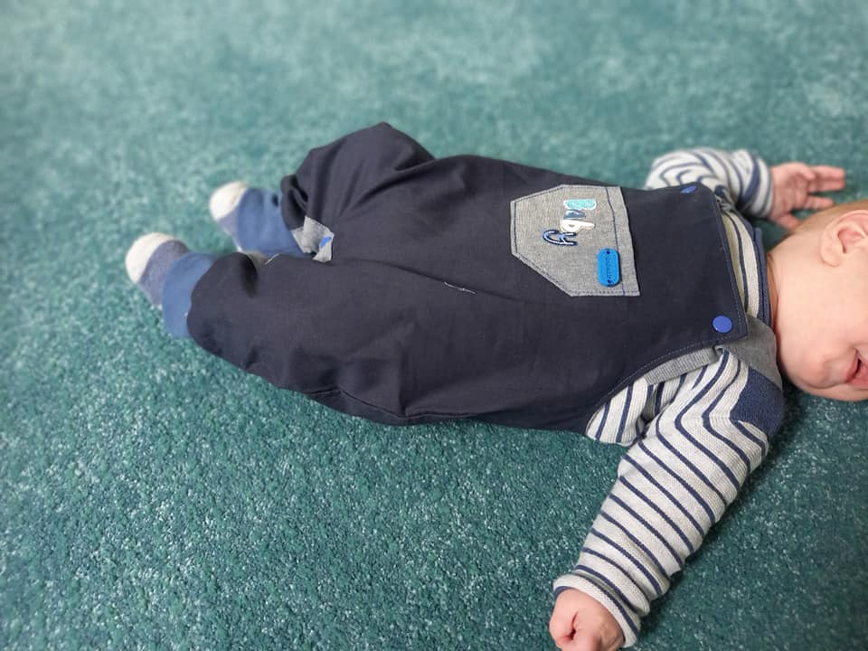 latzhose-baby-naehen-54