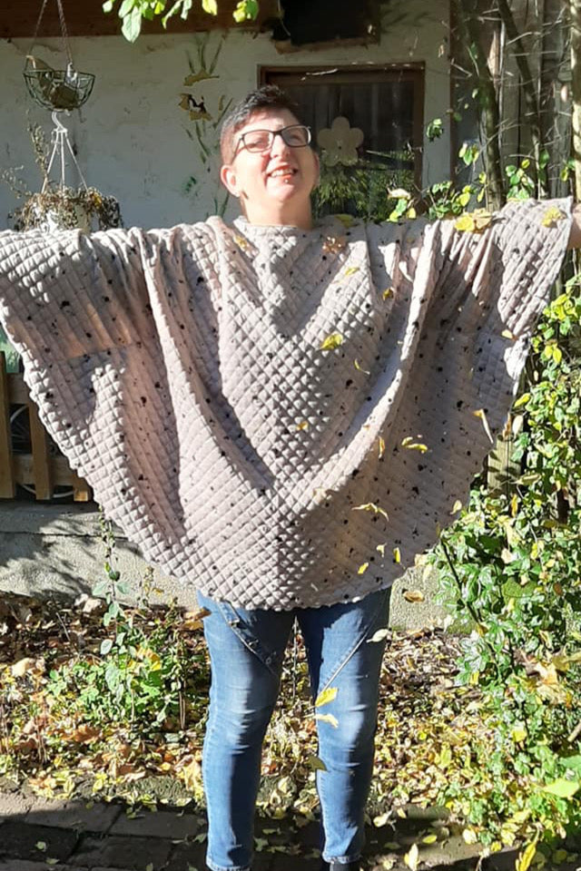 poncho naehen 1