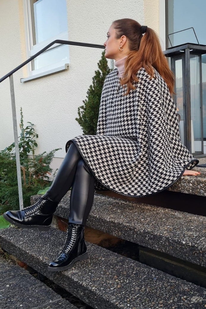 poncho naehen 4