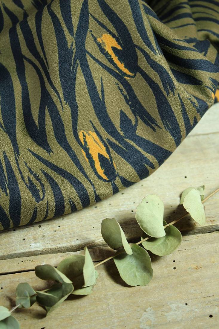 tissu-crepe-de-viscose-zebra-kaki-autres-metrages5